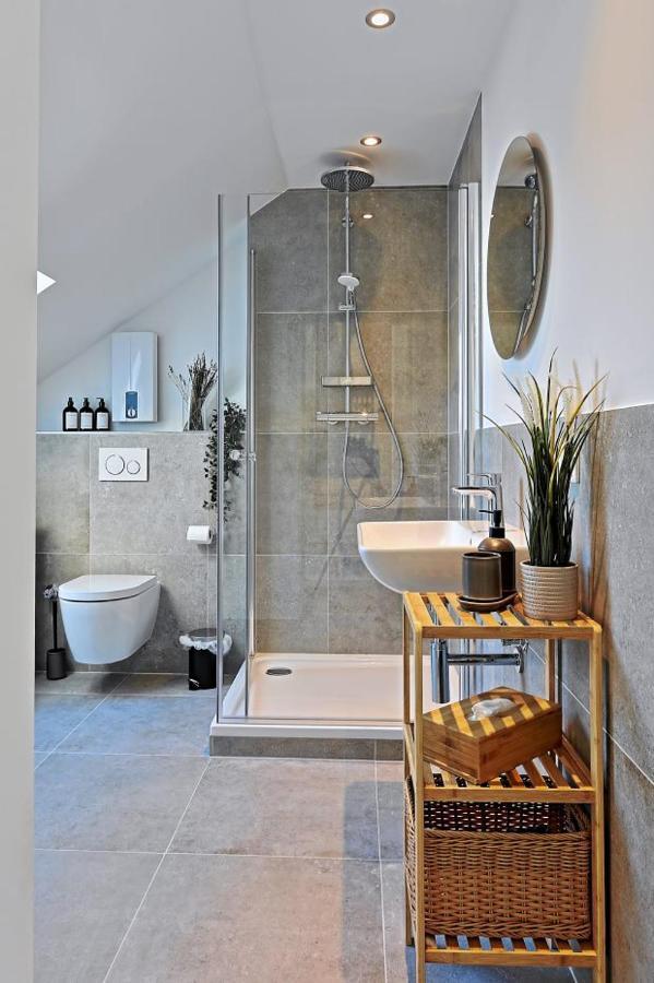 'Traveller Lodge' Grosszuegiges Apartment - 3 Bedroom 10Min To Hbf, Full Kitchen, Homeoffice, Netflix, Wifi Düsseldorf Exterior foto
