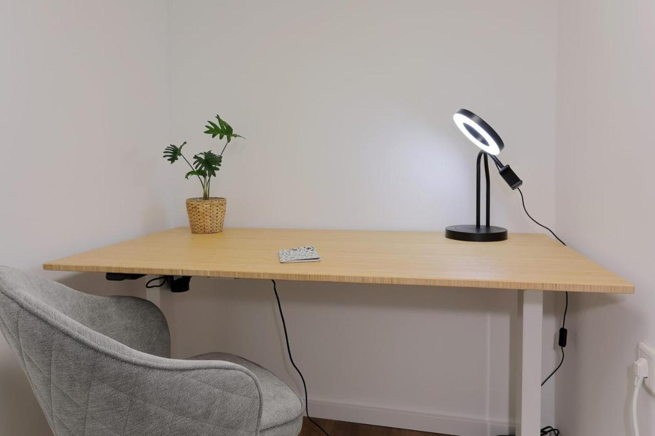'Traveller Lodge' Grosszuegiges Apartment - 3 Bedroom 10Min To Hbf, Full Kitchen, Homeoffice, Netflix, Wifi Düsseldorf Exterior foto