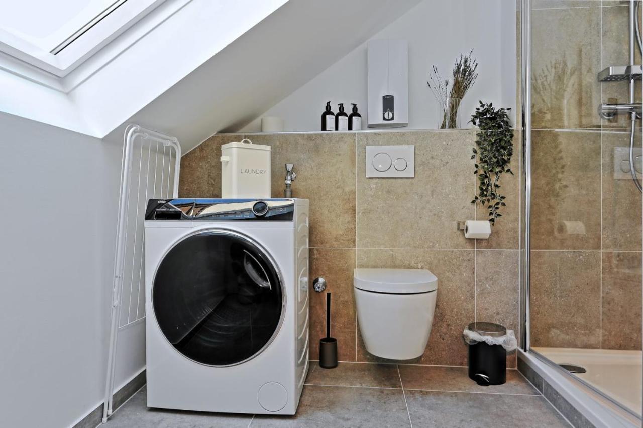 'Traveller Lodge' Grosszuegiges Apartment - 3 Bedroom 10Min To Hbf, Full Kitchen, Homeoffice, Netflix, Wifi Düsseldorf Exterior foto